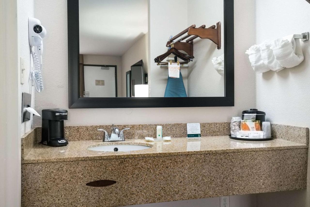 Quality Inn Greenville Near University Εξωτερικό φωτογραφία
