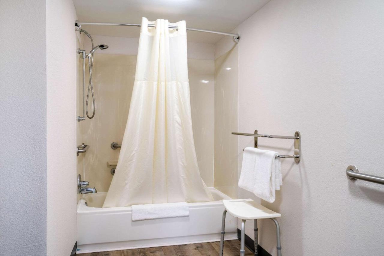 Quality Inn Greenville Near University Εξωτερικό φωτογραφία