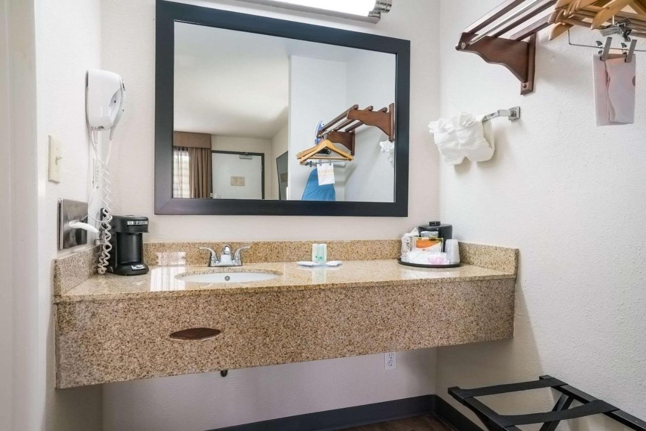 Quality Inn Greenville Near University Εξωτερικό φωτογραφία