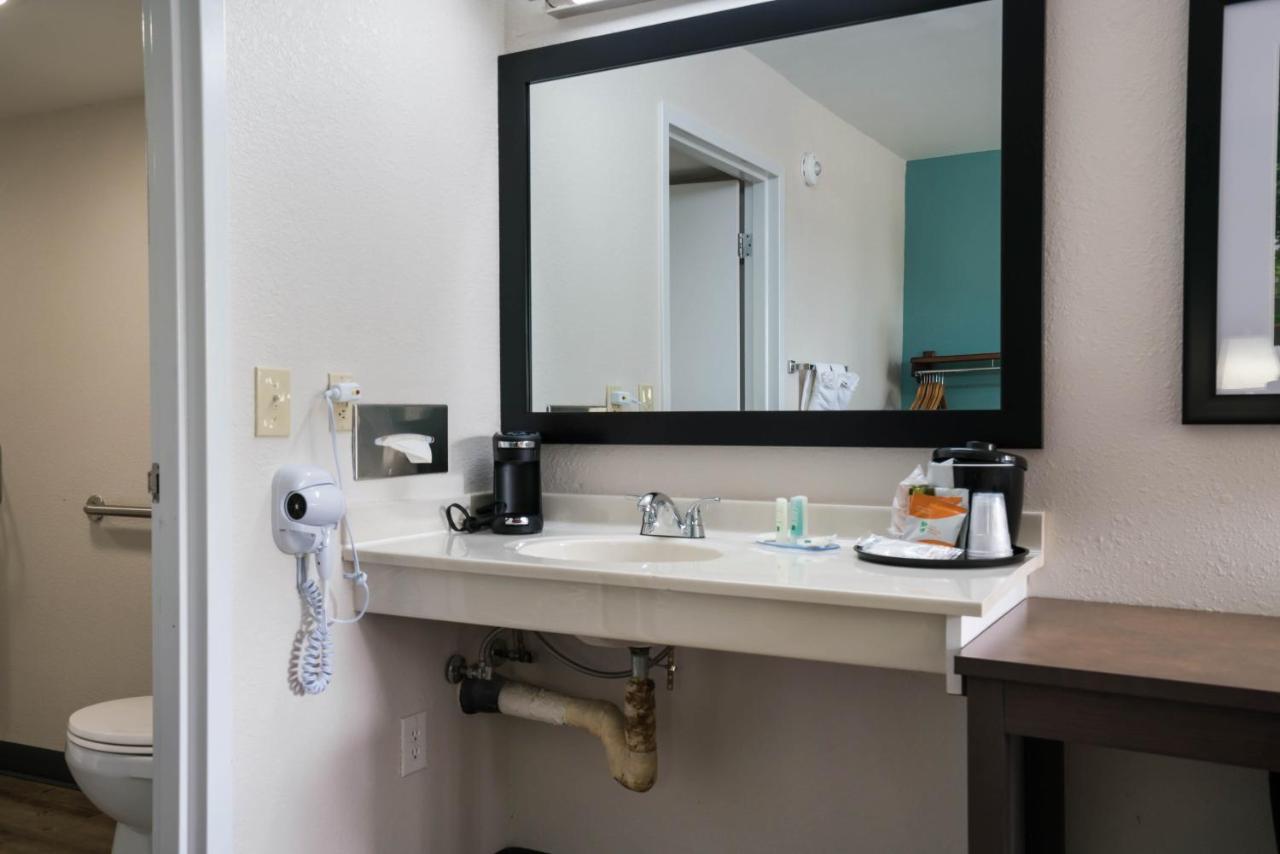 Quality Inn Greenville Near University Εξωτερικό φωτογραφία